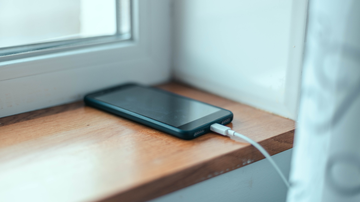 Os smartphones atuais contam com sistemas inteligentes de carregamento da bateria - Foto: Envato Elements