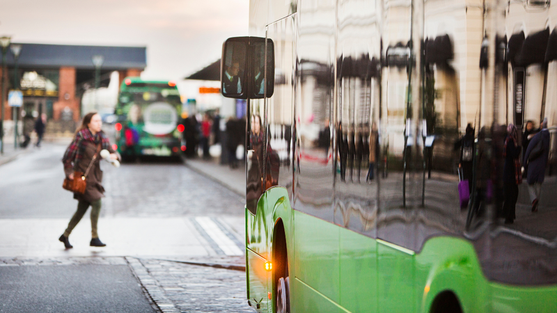 Motoristas de ônibus  paralisam parcialmente as operações na capital paulista em protesto contra o atraso no 13º salário - Adobe Stock