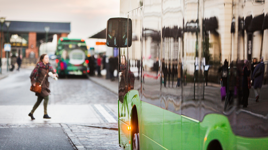 Motoristas de ônibus  paralisam parcialmente as operações na capital paulista em protesto contra o atraso no 13º salário - Adobe Stock