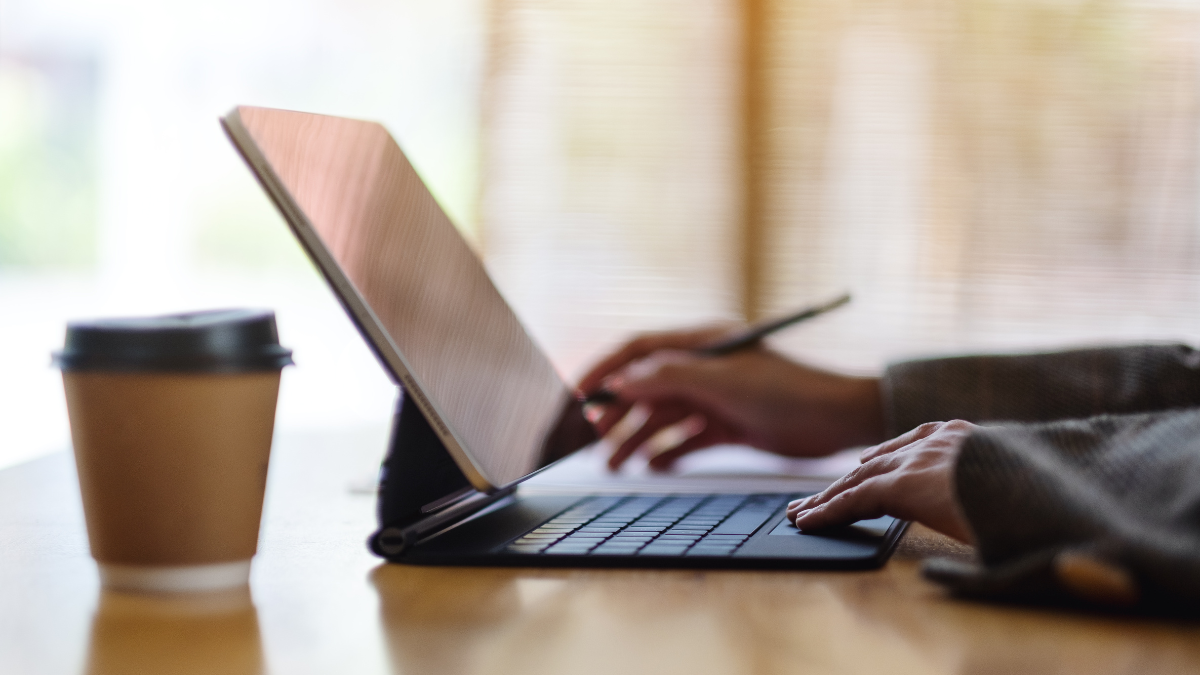 O recurso converte a fala em texto em tempo real - Foto: Envato Elements