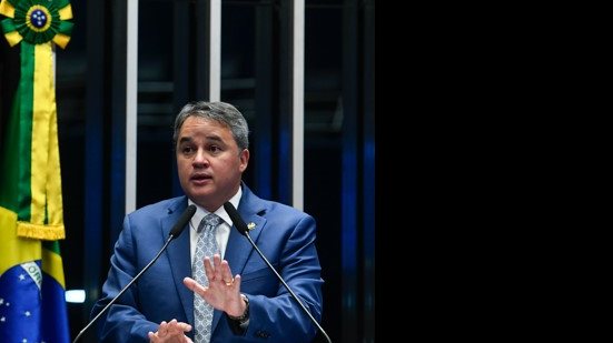 Relator da proposta, Efraim Filho incluiu  um trecho para obrigar fintechs a cumprir obrigações determinadas pelo Poder Executivo - Carlos Moura/Agência Senado