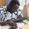 Os pesquisadores destacam que o diploma adquirido pelo EJA gera efeitos imediatos - Foto: Envato Elements