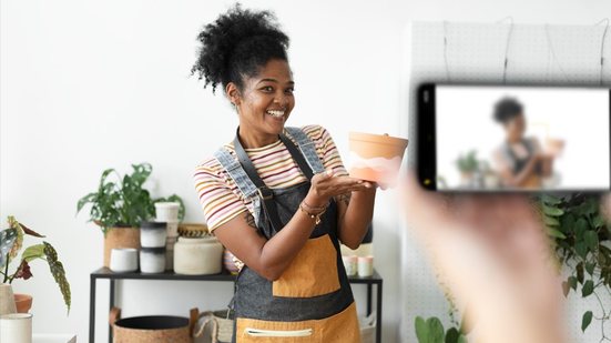 Pequenos e médios empreendedores que não investirem em presença nas redes sociais vão perder espaço ou nem serem percebidos - Envato