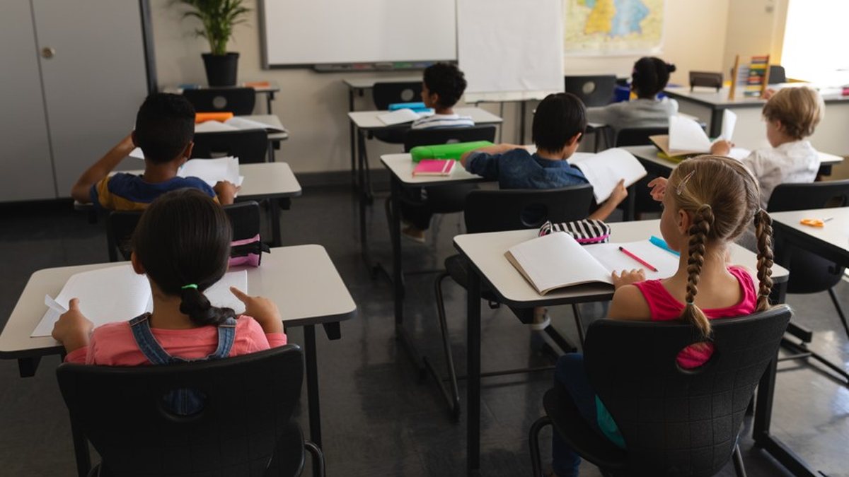 No ensino fundamental, o índice dos alunos que dizem estar prestando mais atenção às aulas é maior e chega a 88% - Envato