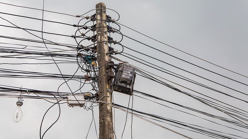 Para o TCU, o grande e crescente impacto de fraudes, como em em ligações ou medidores, provoca impacto no setor elétrico - Envato