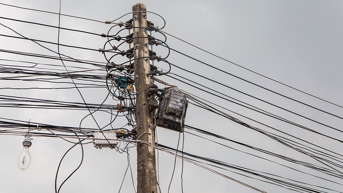 Para o TCU, o grande e crescente impacto de fraudes, como em em ligações ou medidores, provoca impacto no setor elétrico - Envato