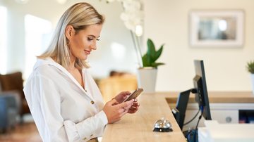 Solução desburocratiza o cadastro na chegada e na saída em hotéis e promete agilizar serviço - Envato