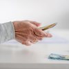 Um conselho é se mostrar disponível para ajudar, mesmo que não financeiramente - Envato