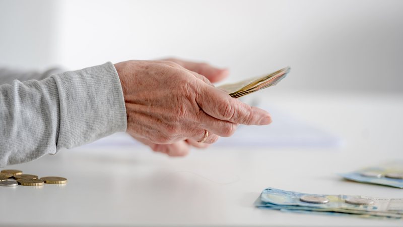 Um conselho é se mostrar disponível para ajudar, mesmo que não financeiramente - Envato
