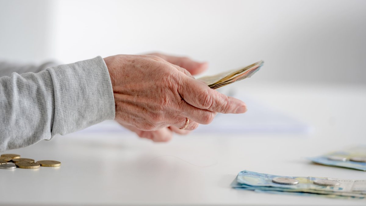Um conselho é se mostrar disponível para ajudar, mesmo que não financeiramente - Envato