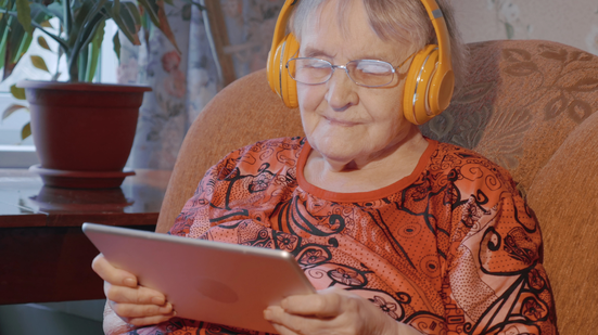 O experimento contou com 115 voluntários com idades entre 60 e 89 anos - Foto: Envato Elements