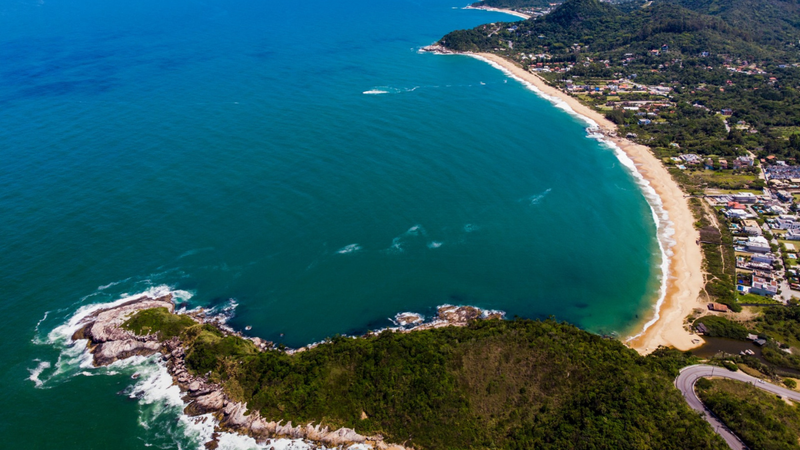Praia ainda é o passeio dos sonhos da maioria dos idosos no Brasil - Foto: Secretaria de Turismo de Balneário Camboriú