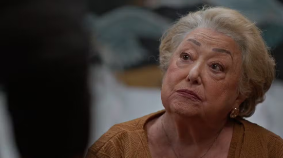 Na prática, o processo ocorre quando um juiz autoriza que alguém, muitas vezes um filho, se torne o responsável legal do pai ou da mãe - Foto: reprodução arquivo Globo