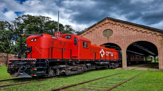 A bordo de vagões da década de 1960, os passageiros viajam do coração da capital até a charmosa vila inglesa de Santo André - Foto: Divulgação/CPTM