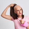ONGs e institutos oferecem perucas e lenços para mulheres que perderam o cabelo - Envato