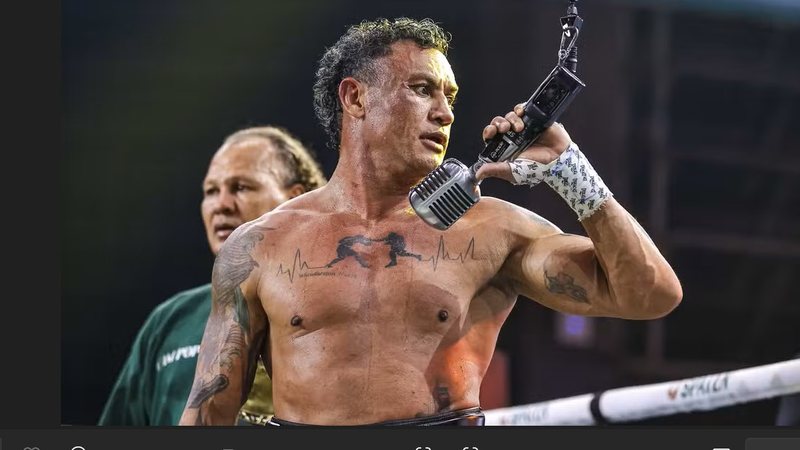 Depois da confusão, Popó está internado e passará por procedimento cirúrgico; Wanderlei Silva foi socorrido após a briga - Reprodução / TV Globo