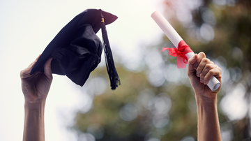 A empregabilidade, no entanto, não depende apenas do diploma; é preciso alinhar interesses pessoais às demandas reais do mercado - Envato Elements