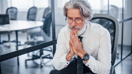 Brasileiros promovem mais iniciativas de prevenção à discriminação etária no ambiente de trabalho do que outros executivos no mundo - Envato
