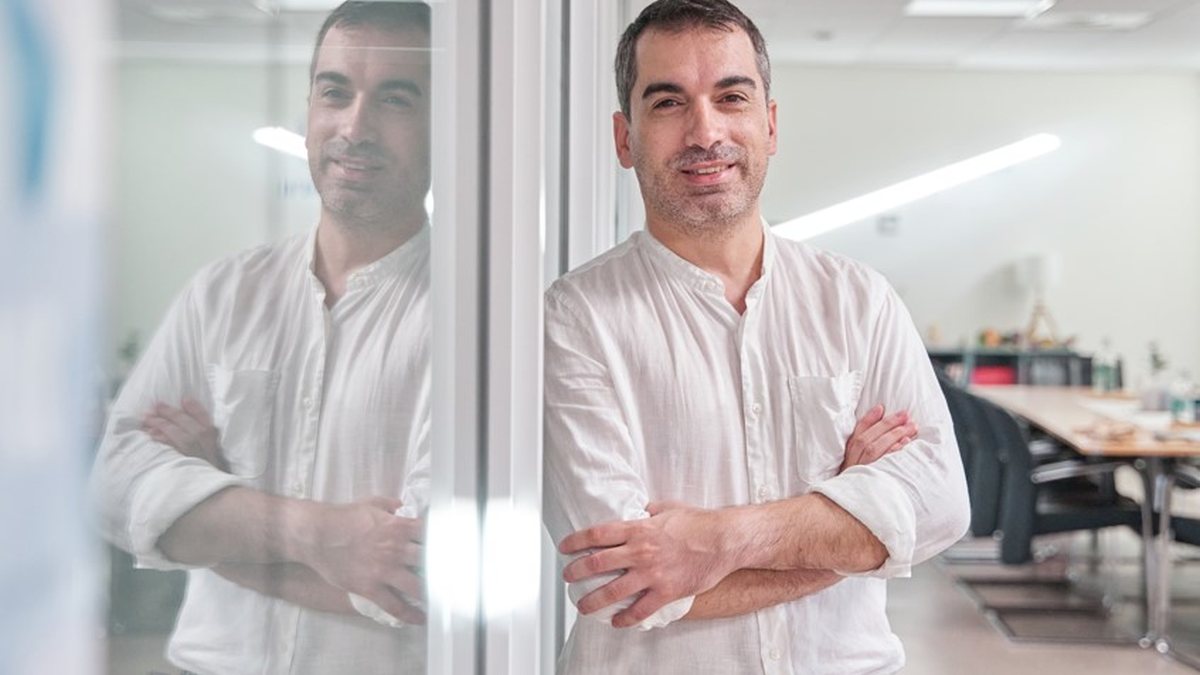A idade média dos contratados do C-level, segundo o estudo 2025 Board Monitor, caiu de 58 anos, em 2021, para 54 anos, em 2024 - Envato