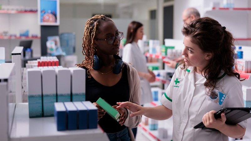 O CFM entende que a prescrição de medicamentos envolve a definição de um prognóstico a partir de um diagnóstico clínico - Envato