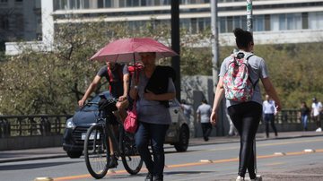 Capital paulista teve maior temperatura em 64 anos para um dia de dezembro, com 37,2°C. Virada será chuvosa - Renato Cerqueira / Estadão Conteúdo