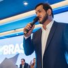 O presidente da União Brasil, Antonio Rueda, assina a resolução que determina aos ministros da legenda que deixem seus postos - União Brasil