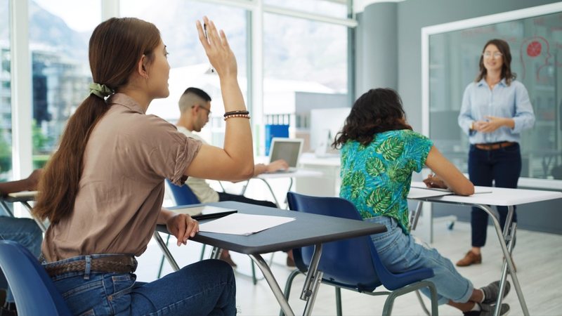 Educação é destaque positivo: 38% avaliam o setor como ótimo ou bom, alta de 6 pontos porcentuais em relação a junho - Envato