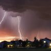 Fenômenos climáticos como vendavais, alagamentos, quedas de granizo e danos elétricos já representam maioria dos sinistros no seguro patrimonial - Envato