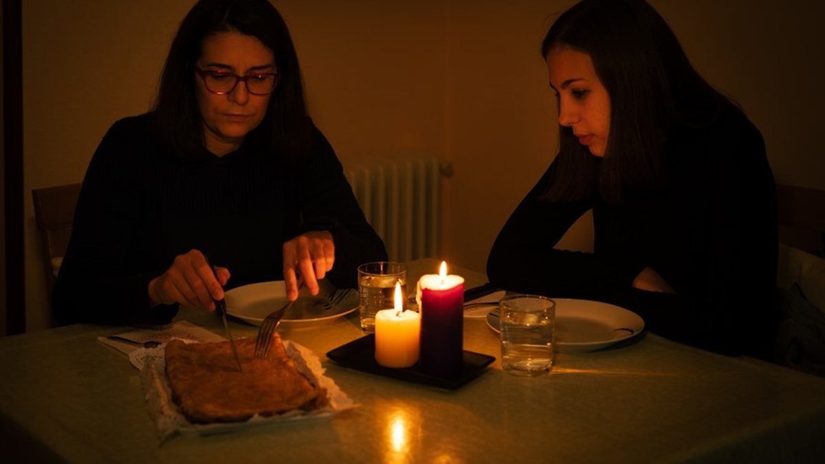 A Enel afirma que 24 horas os eventos climáticos de segunda-feira, já havia normalizado o fornecimento a 90% dos afetados - Envato