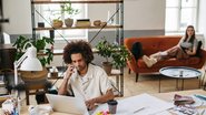 O estudo também apurou que 71% dos profissionais trabalham fora dos escritórios em pelo menos um dia semanalmente - Envato