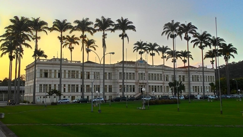 Prédio central do Campus Viçosa da UFV, localizado na região da Zona da Mata mineira - Reprodução/Google Maps