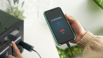 A saúde da bateria do seu celular depende de alguns cuidados, inclusive com a capinha - Foto: Envato Elements