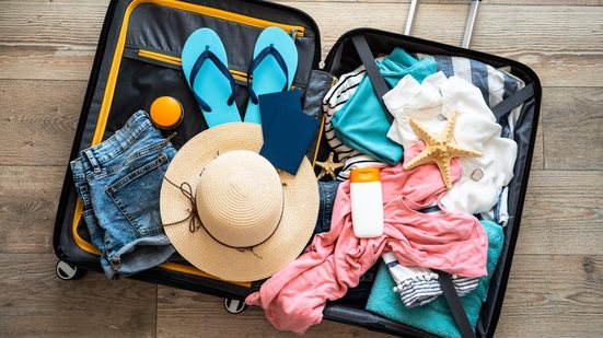 Seja para curtir o feriado ou para uma viagem mais longa, é importante se planejar para garantir bons preços e uma boa experiência - Envato