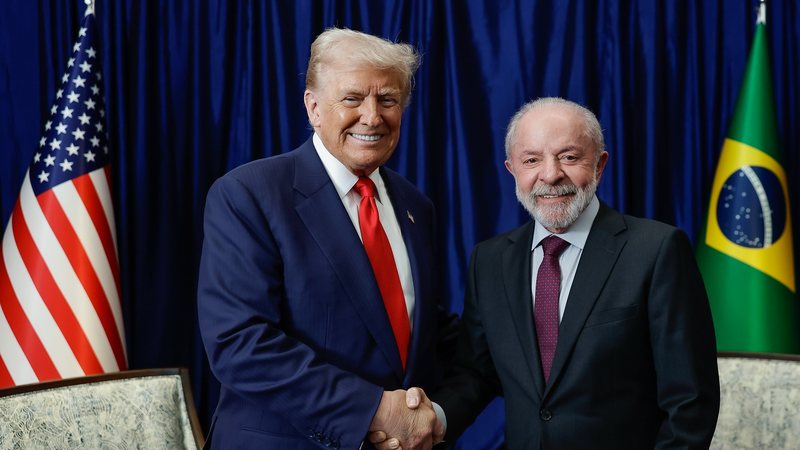 Luiz Inácio Lula da Silva durante encontro com o presidente dos Estados Unidos, Donald Trump, na Malásia - Ricardo Stuckert / PR