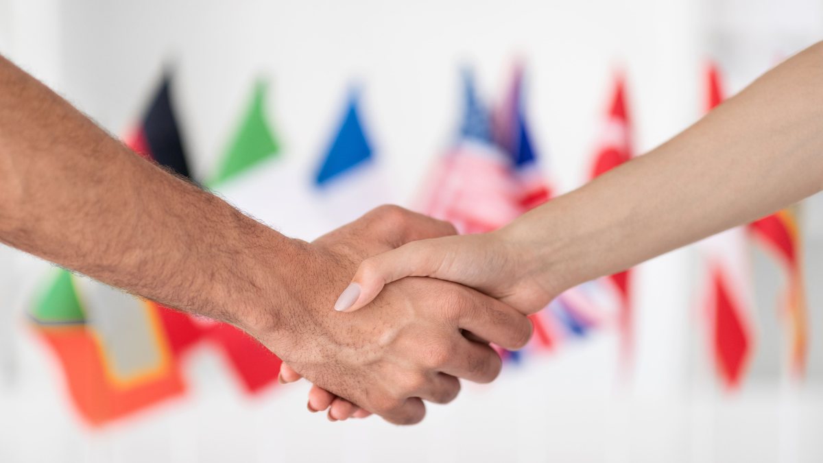 Para evitar a dupla tributação e proteger os direitos dos emigrantes, o Brasil assinou 27 acordos internacionais - Envato