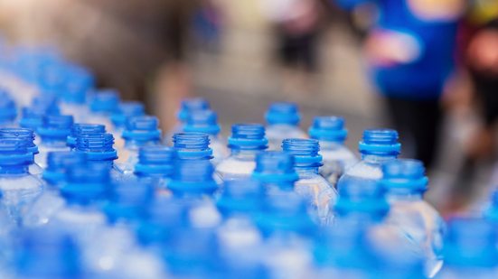 Amostras do lote 253.1 da marca Mineratta passam por análise após suspeita de contaminação - Envato