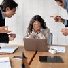 Desânimo, ansiedade e medo estão entre os principais efeitos emocionais relatados por vítimas de assédio - Envato