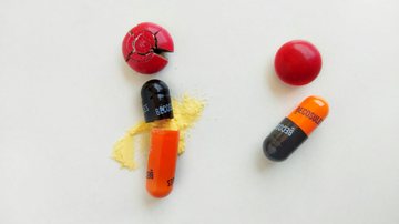Policia  apreendeu remédios e mais de 5 mil produtos e embalagens adulteradas acondicionadas em caminhões interceptados - Envato Elements