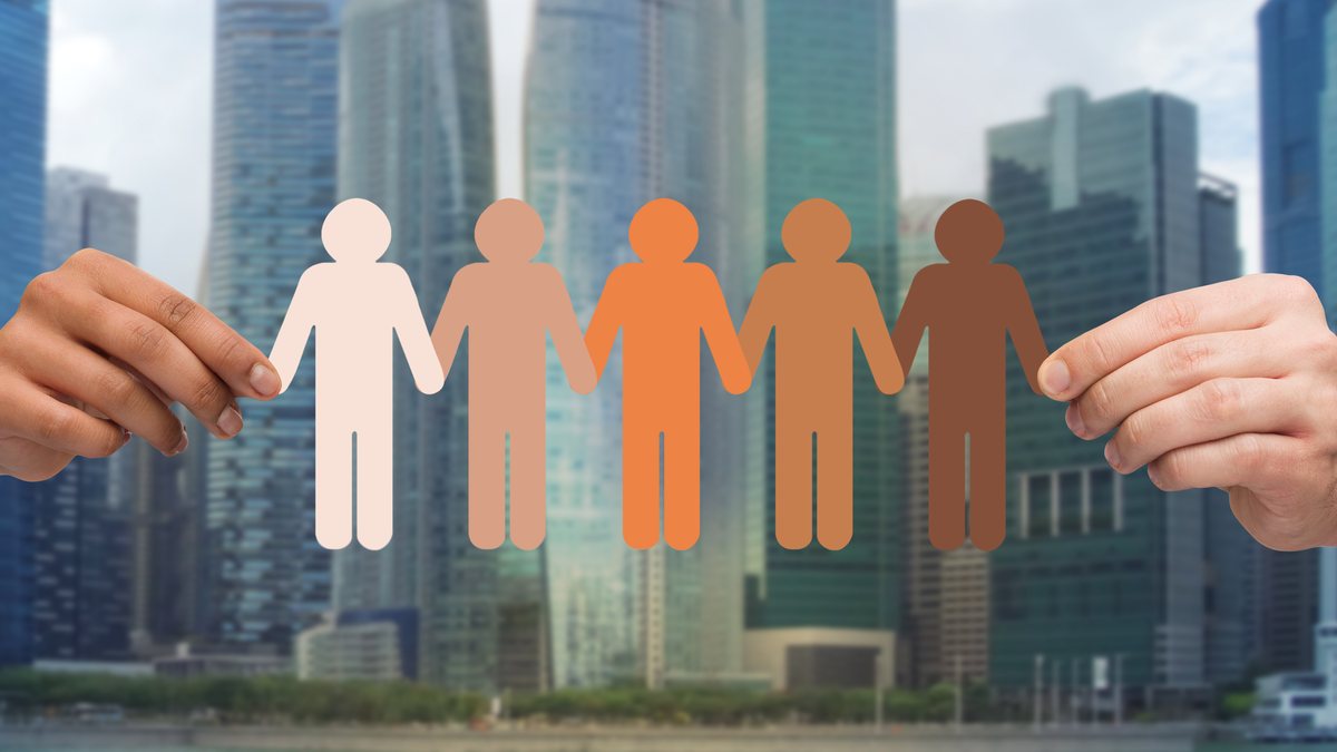 Pesquisa aponta, porém, que representatividade racial e de pessoas com deficiência ainda é baixa - Envato