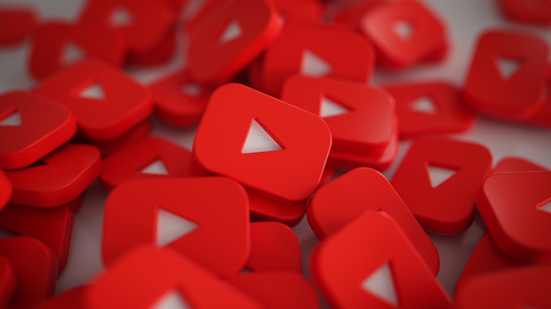 Hoje, é possível salvar vídeos de diversas plataformas com apenas alguns cliques - Foto: Freepik