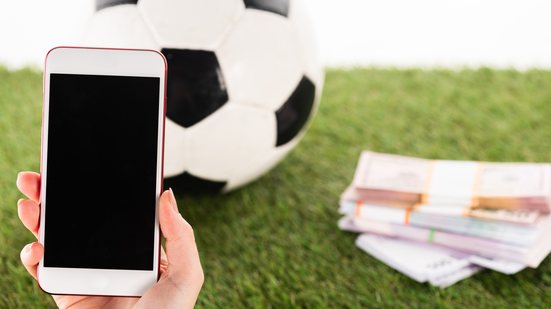 Quem identifica a dependência em apostas encontra ajuda em grupos multidisciplinares - Envato