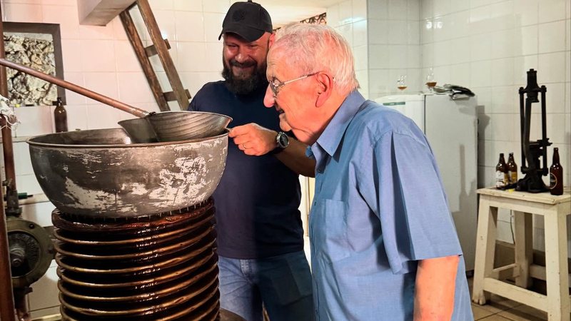 Atualmente, o mestre cervejeiro Taylor Bertoli, também religioso, comanda uma pequena equipe que segue fielmente as receitas originais - Reprodução/Instagram