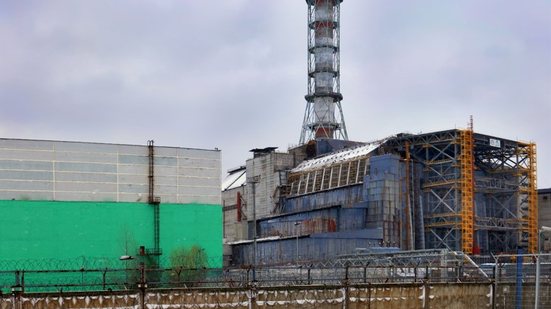 Entre as áreas afetadas de Chernobyl está a estrutura que isola a radiação emitida pelo reator que explodiu em 1986 - Envato