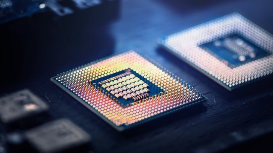 Um chip de supercomputador comum se parece com o novo por fora, mas tem grandes diferenças internas - Envato