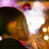 Mulheres atingiram meta global de redução no tabagismo cinco anos antes do previsto, enquanto os homens ainda concentram mais de 80% dos usuários, segundo relatório da OMS - Envato
