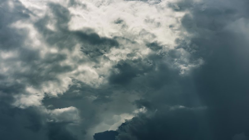 Ciclone extratropical trará temporais e ventos de até 90 km/h no Sul e Sudeste durante o feriado - Envato