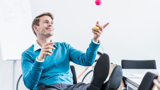 Estudo aponta que 61% dos profissionais não estão comprometidos com o trabalho; por região, Sudeste é o menos engajado - Envato