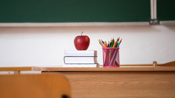 O Dia do Professor não é ponto facultativo, cabe a cada escola decidir pela dispensa ou não das atividades escolares - Foto: Envato Elements