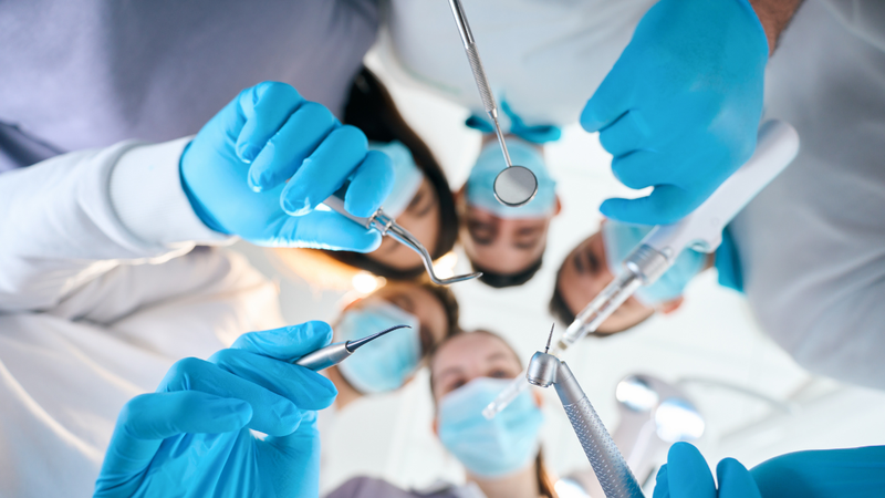 Muitos chegam a confundir a data com 25 de outubro, que é quando se comemora o Dia do Cirurgião-Dentista - Foto: Envato Elements