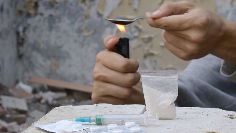 Na nota, o governo afirma que "não tolera o tráfico de drogas e atua com rigor e ações de inteligência - Envato